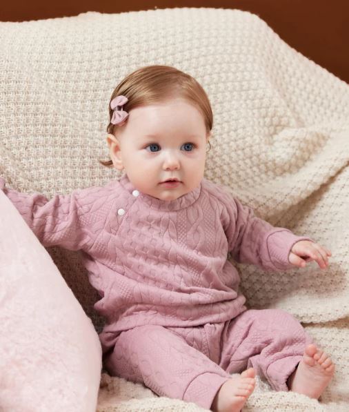 bebe momiche s rozovi drehi