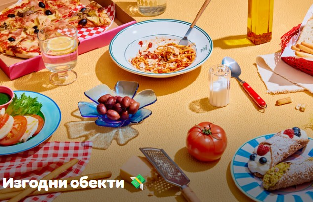 маса с различни храни и напитки