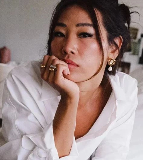 жена с бяла риза