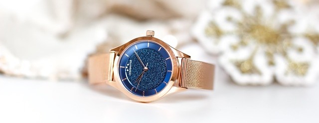 дамски часовник на маса