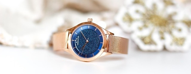 дамски часовник на маса