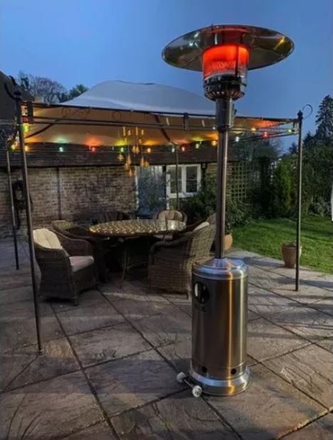 gradina-besedka-lampa