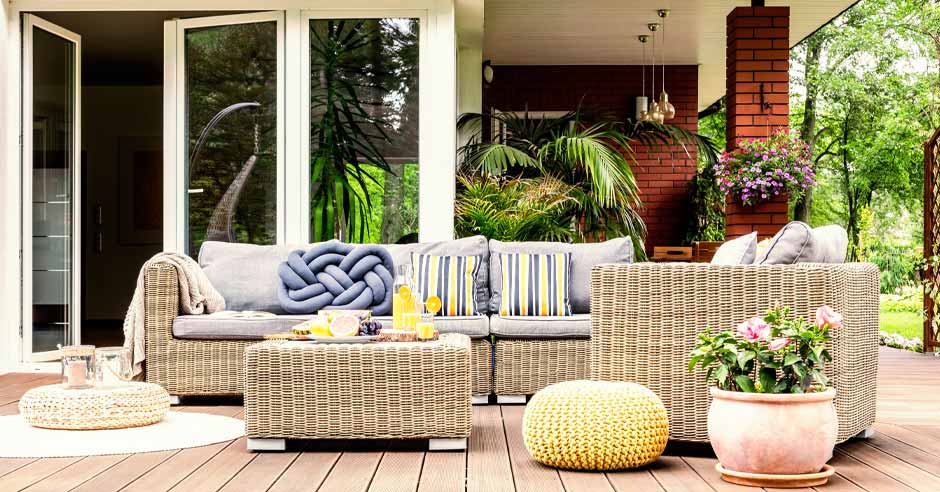 gradinski divan s vazglavnitsi