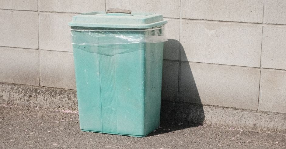 кош за боклук на улица